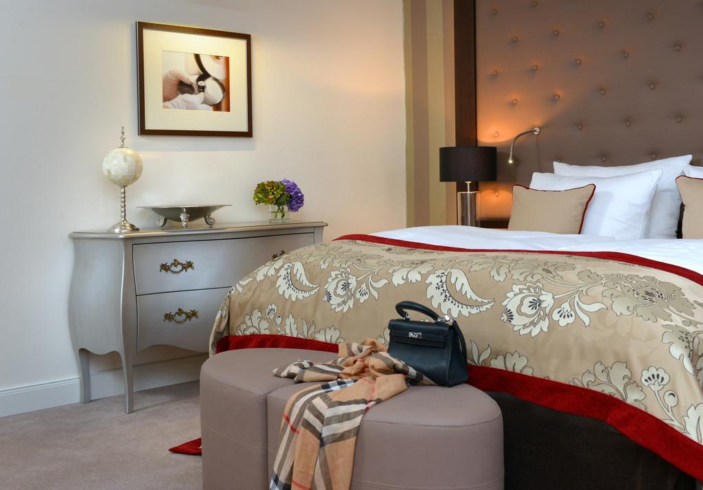 Romantik Hotel Burgkeller Residenz Kerstinghaus Майсен Екстериор снимка